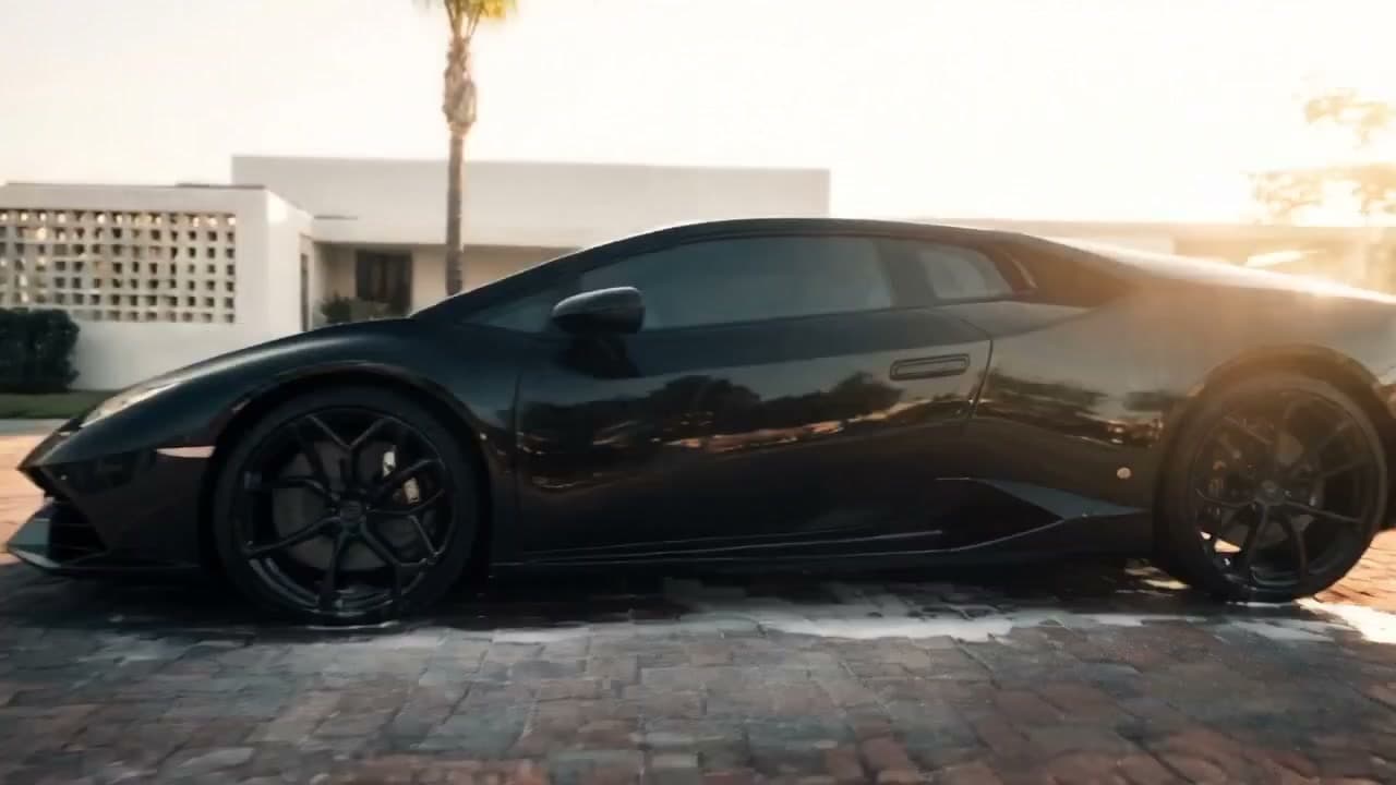 Lamborghini Huracán rinsed to wet gloss black, near door flush